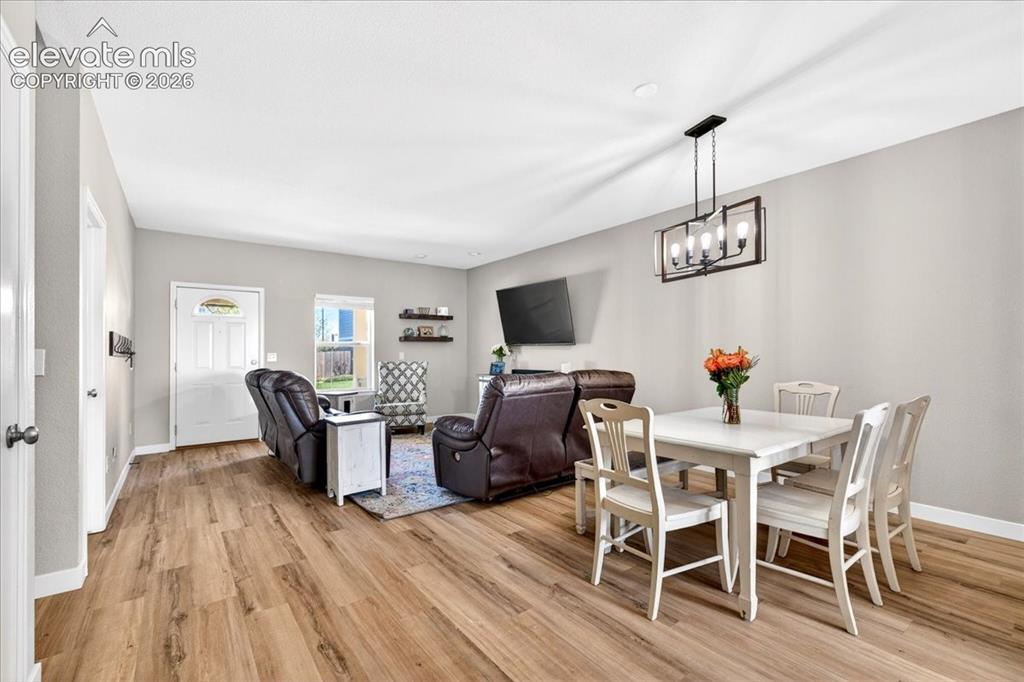 Image 3 of 28: Dining Area