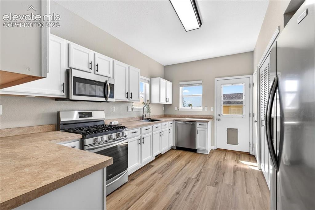Image 6 of 28: Kitchen