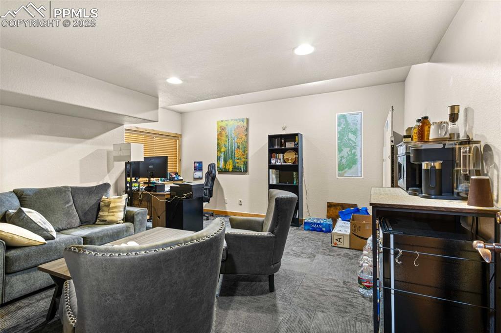 Image 12 of 23: Office