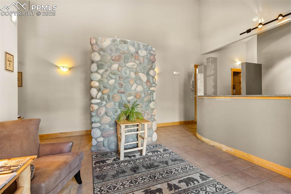 Image 5 of 23: Sitting Room