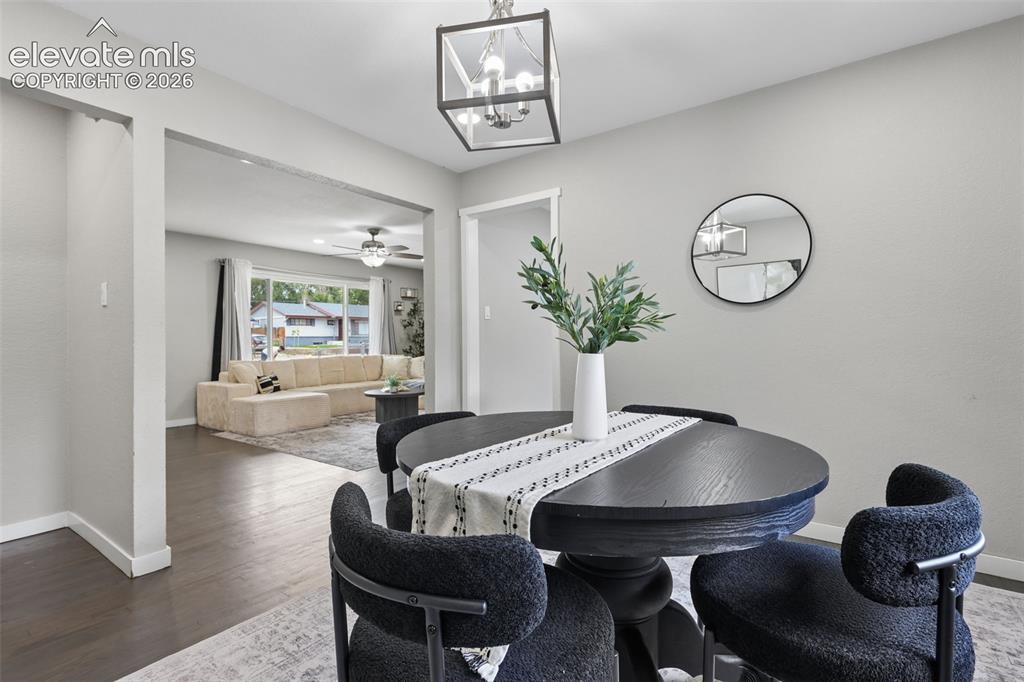 Image 11 of 38: Dining Area