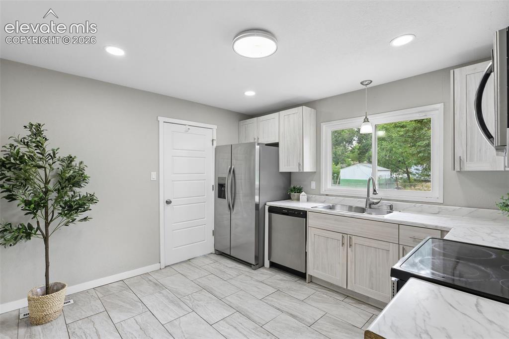Image 13 of 38: Kitchen