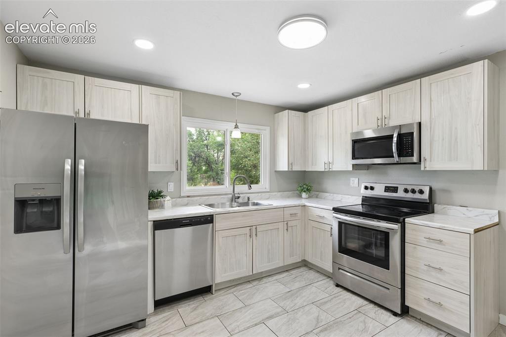 Image 14 of 38: Kitchen