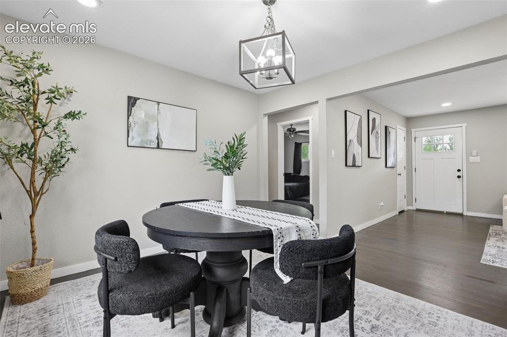 Image 9 of 38: Dining Area