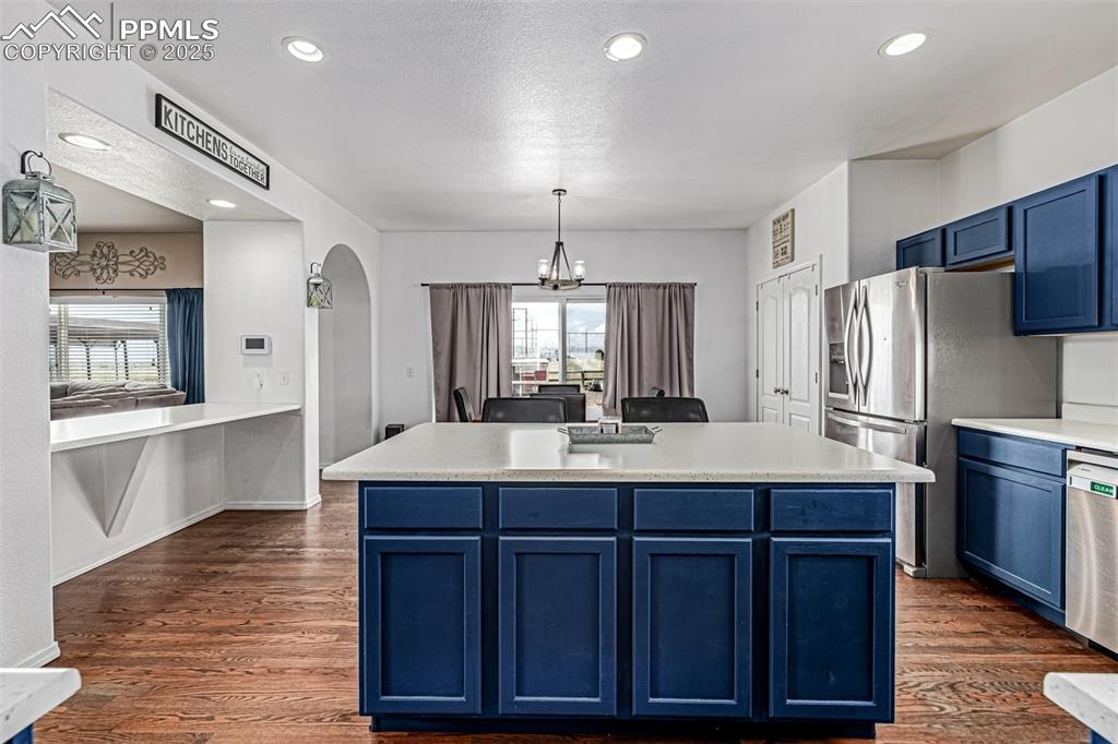 Image 10 of 25: Kitchen