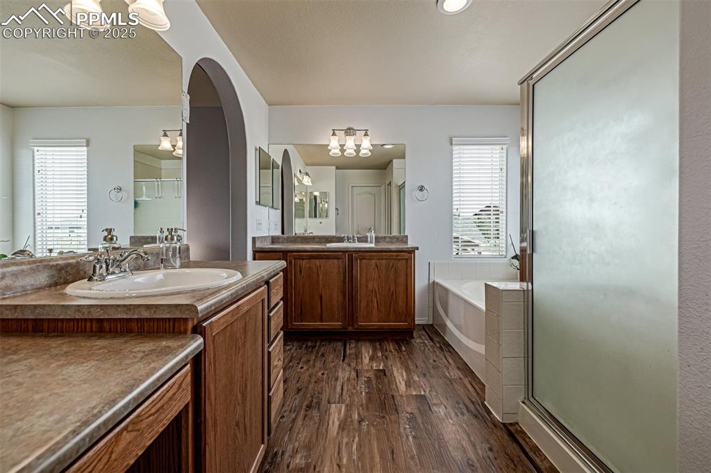 Image 14 of 25: Bathroom