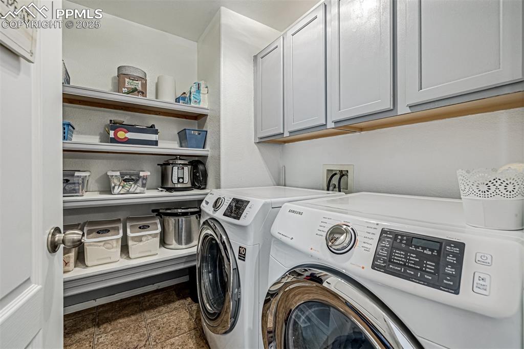 Image 19 of 25: Laundry