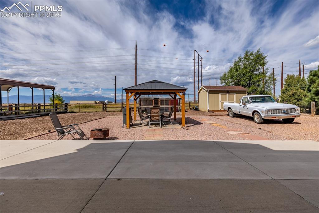 Image 24 of 25: Patio