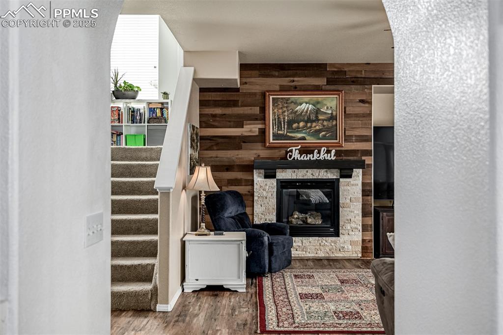 Image 5 of 25: Sitting Room