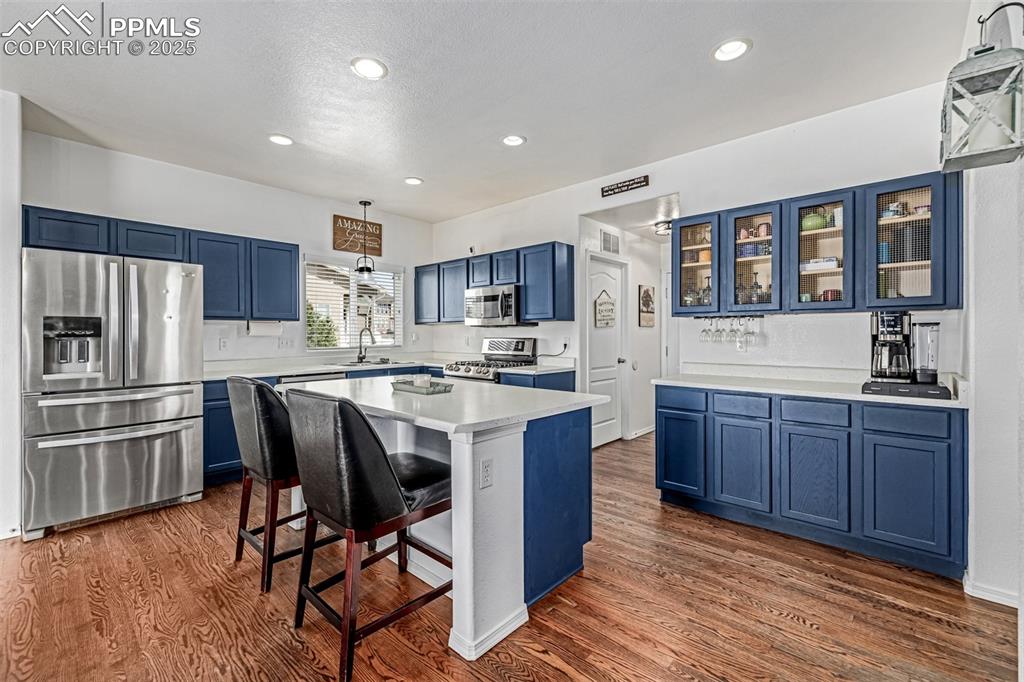 Image 8 of 25: Kitchen