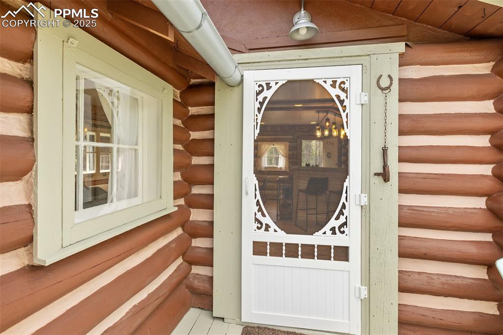 Image 4 of 36: Entry