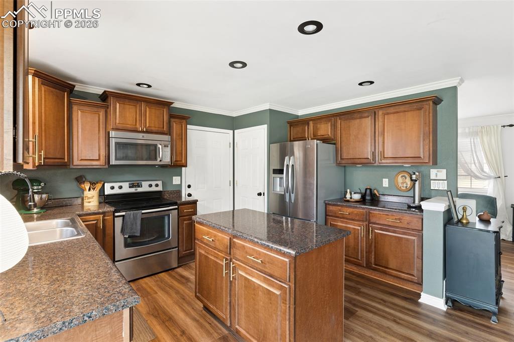 Image 10 of 26: Kitchen