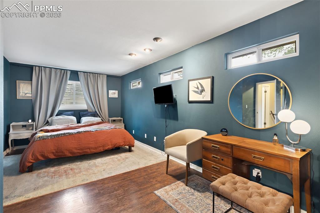 Image 12 of 26: Bedroom
