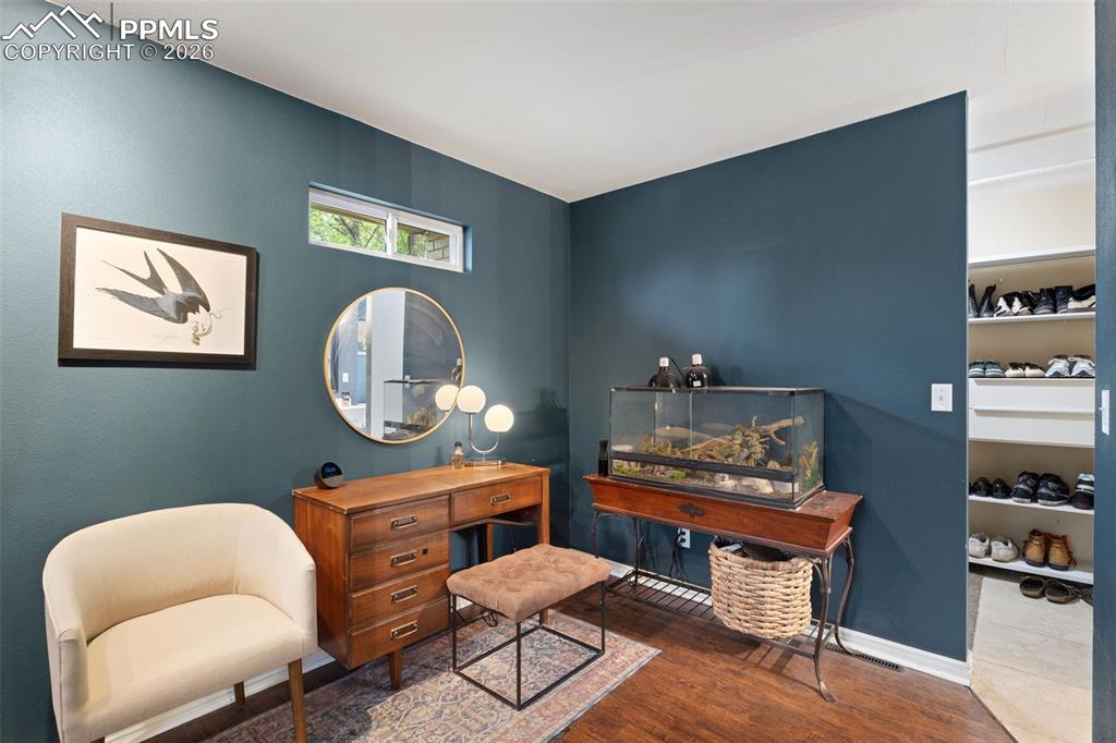 Image 15 of 26: Sitting Room