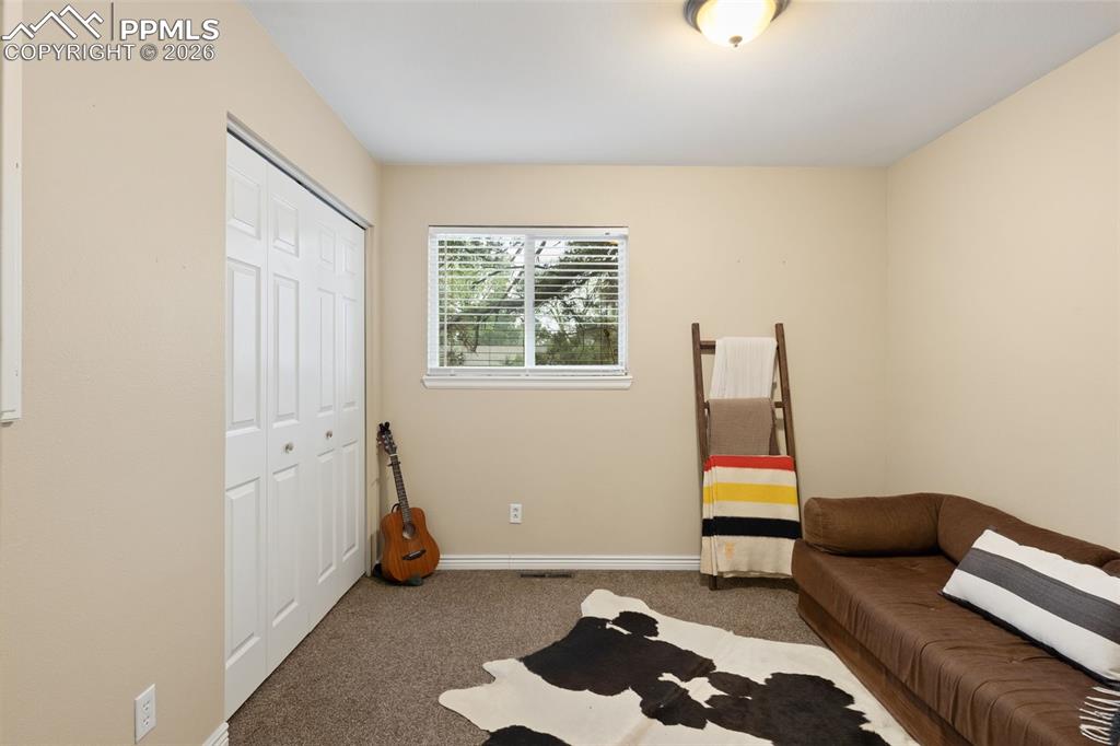 Image 19 of 26: Sitting Room