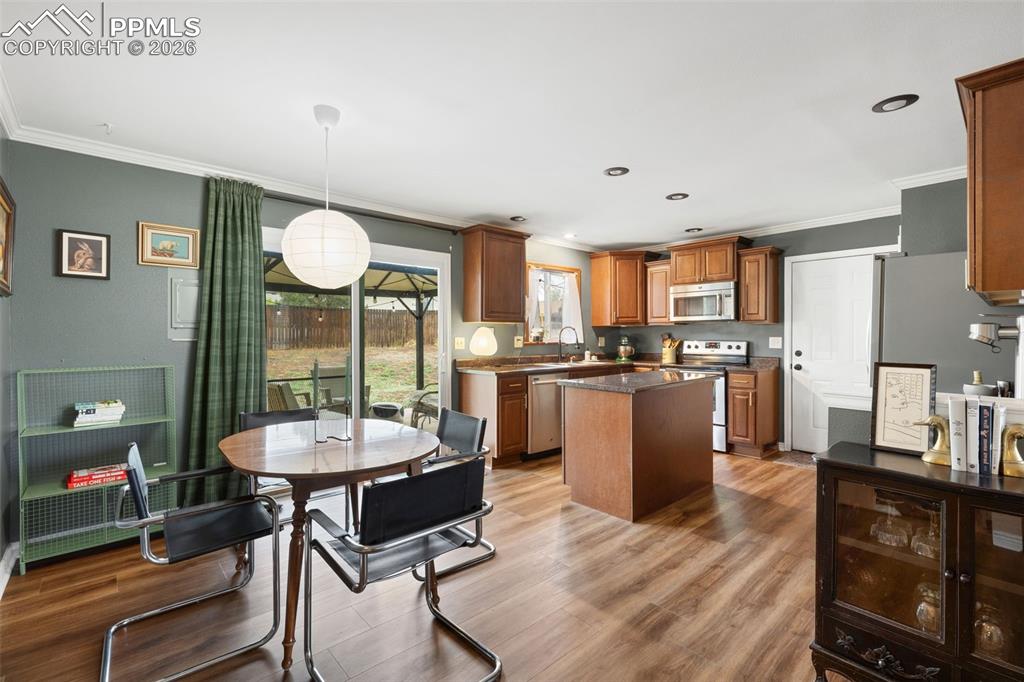 Image 7 of 26: Kitchen