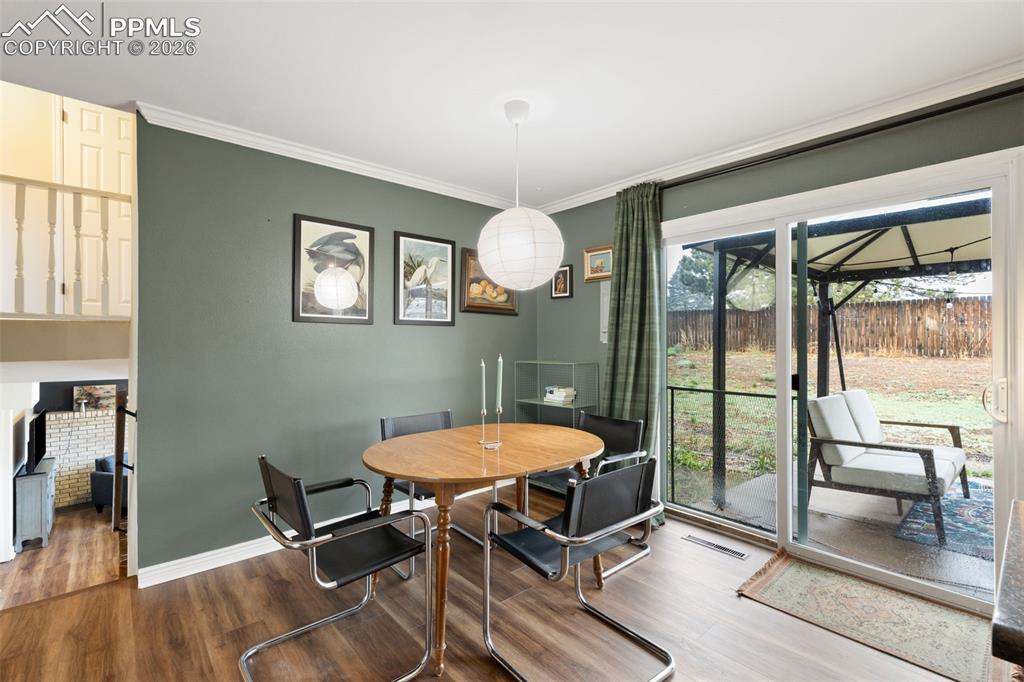 Image 8 of 26: Dining Area