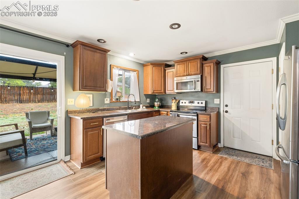 Image 9 of 26: Kitchen