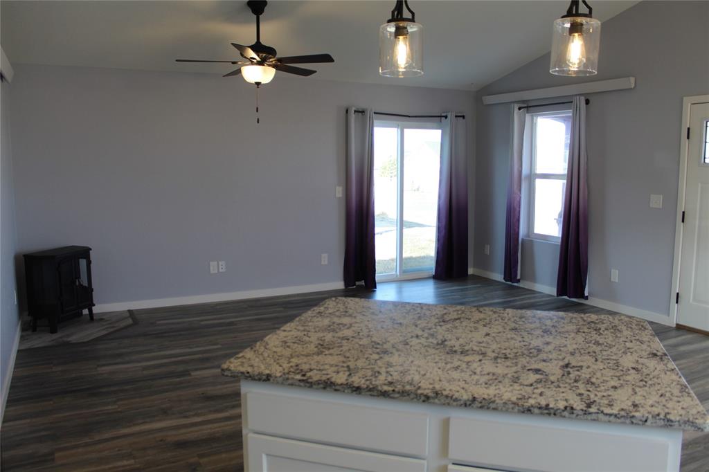 Image 11 of 44: Kitchen