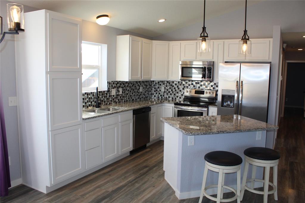 Image 12 of 44: Kitchen