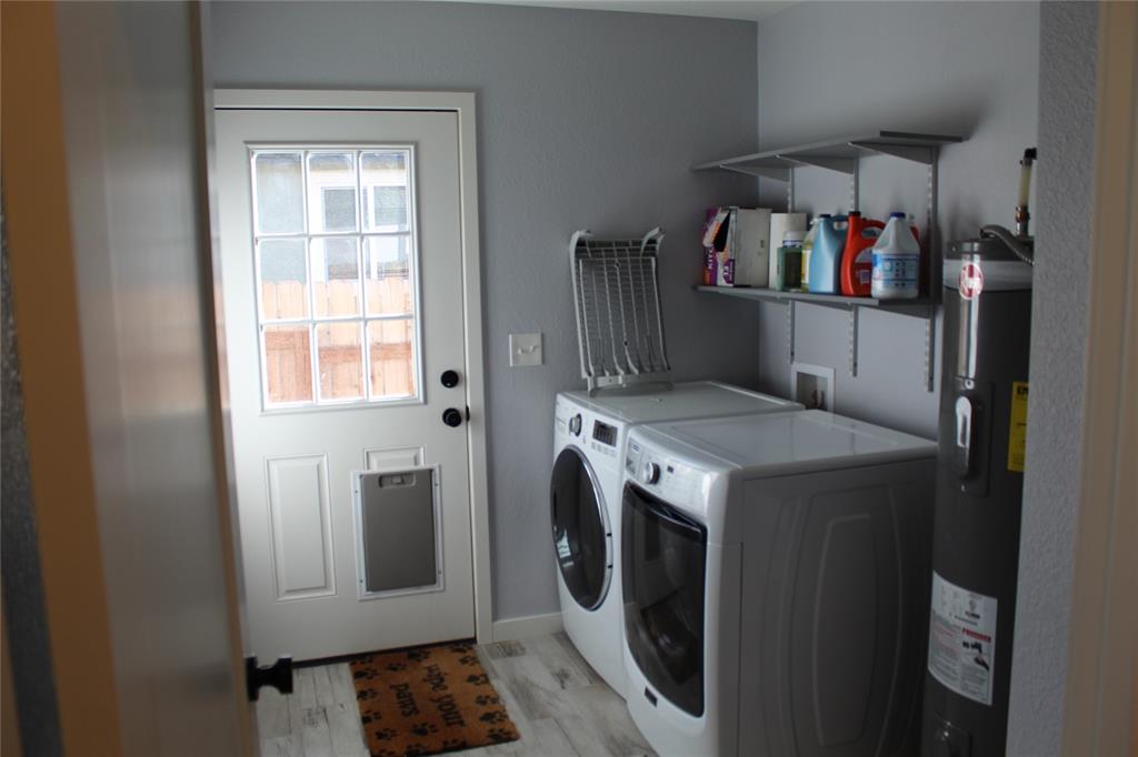 Image 14 of 44: Laundry