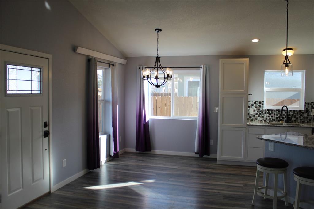 Image 7 of 44: Dining Area