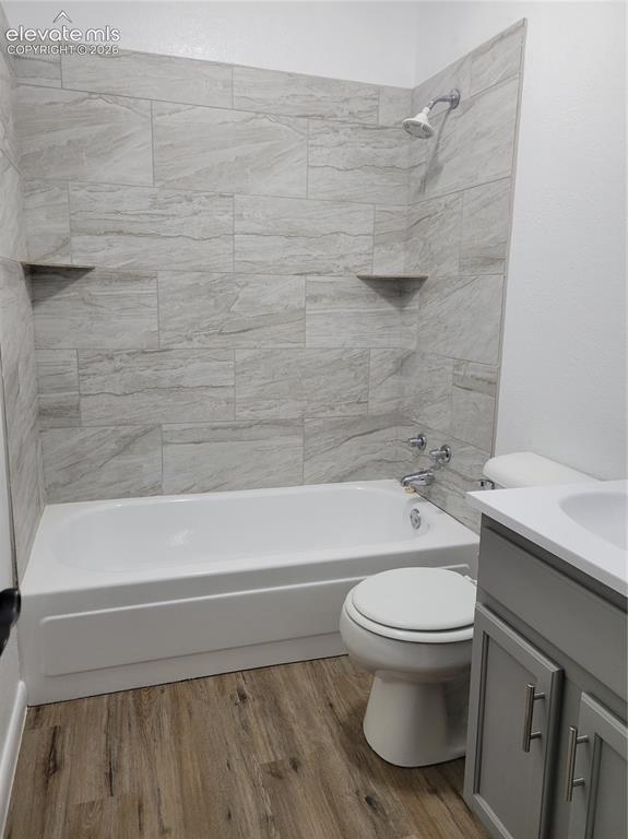 Image 12 of 16: Bathroom