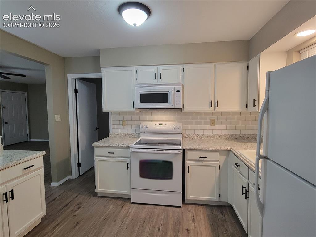 Image 15 of 16: Kitchen