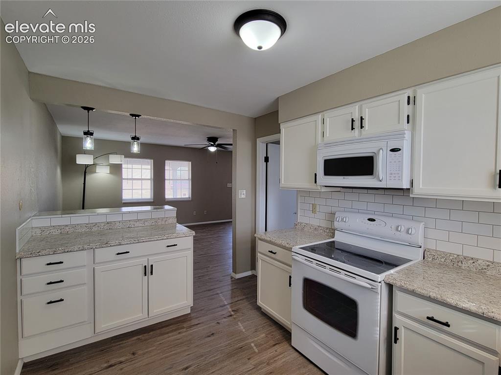 Image 4 of 16: Kitchen