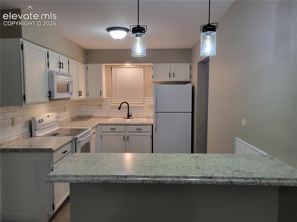 Image 9 of 16: Kitchen