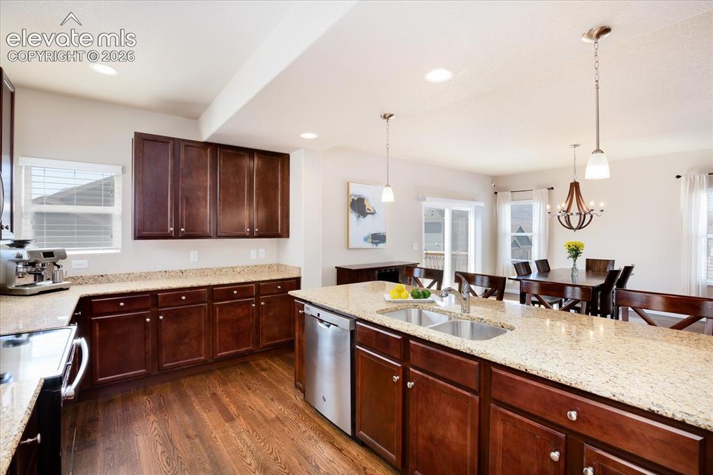 Image 6 of 32: Kitchen