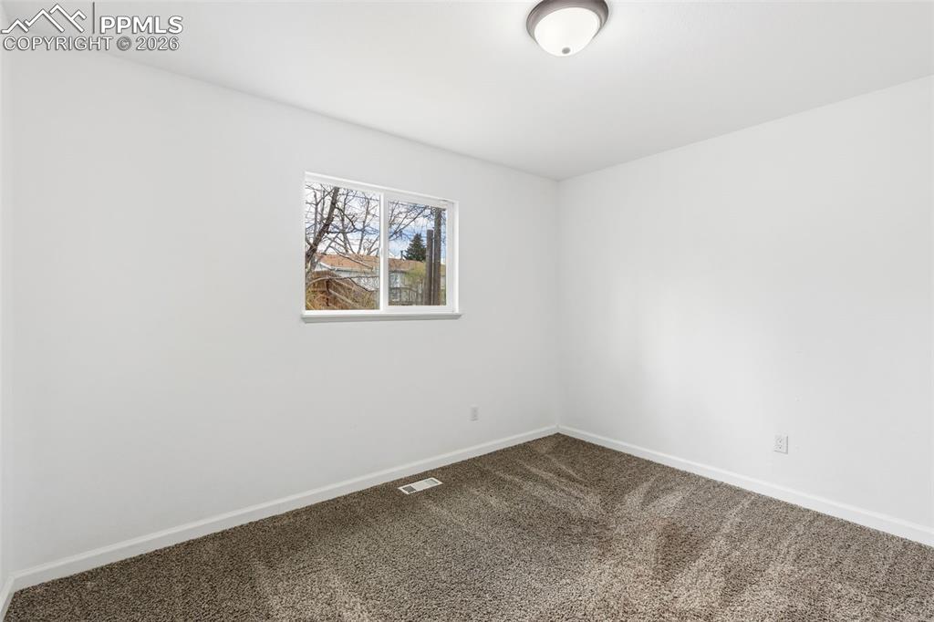 Image 21 of 24: Bedroom