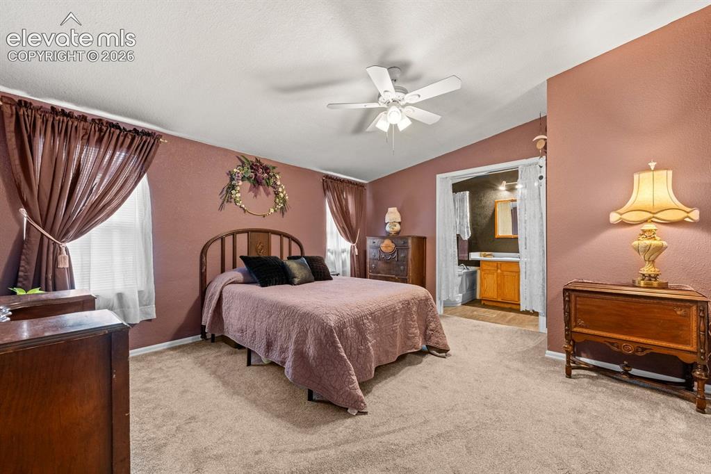 Image 10 of 20: Bedroom
