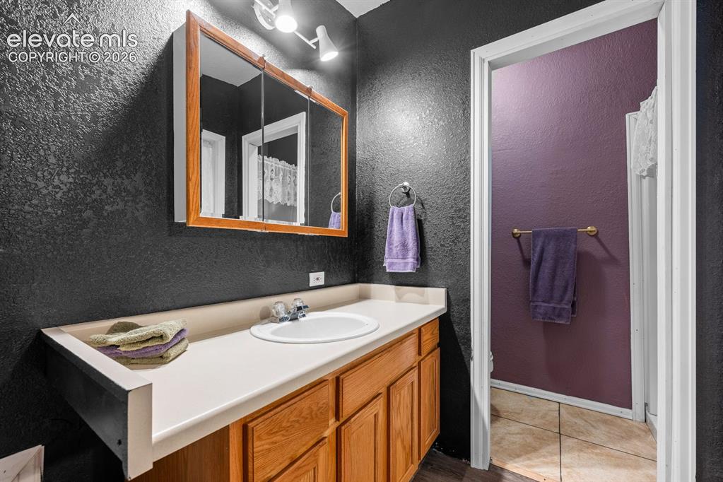 Image 11 of 20: Bathroom