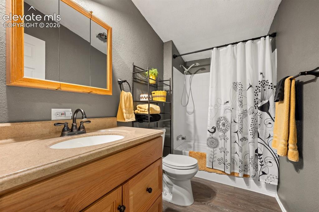 Image 13 of 20: Bathroom