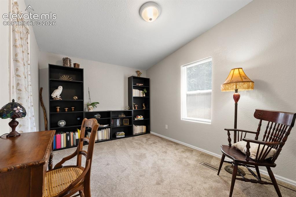 Image 14 of 20: Office