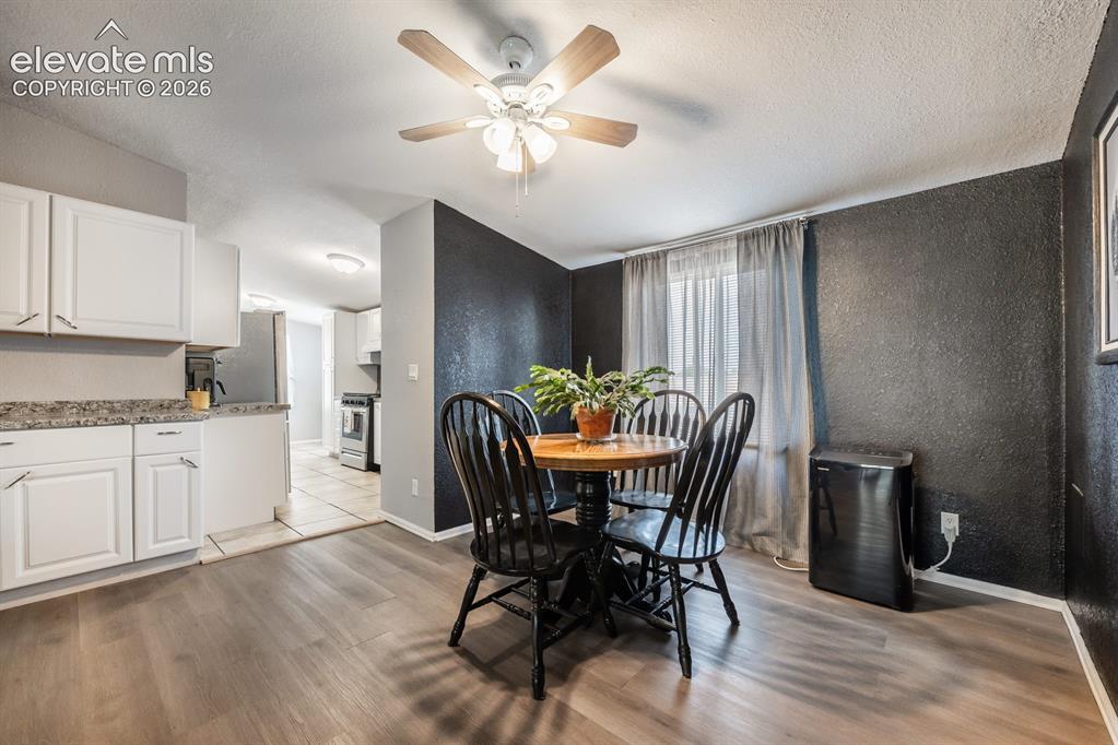 Image 5 of 20: Dining Area