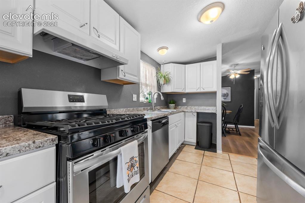 Image 8 of 20: Kitchen