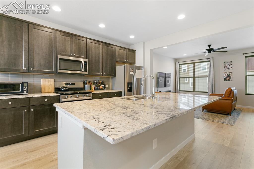 Image 14 of 27: Kitchen