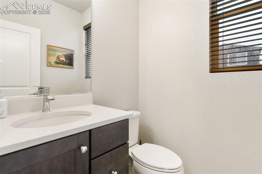 Image 15 of 27: Bathroom