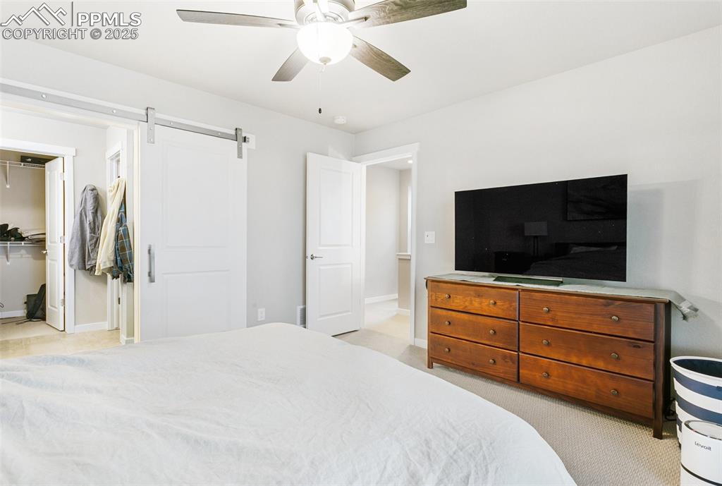 Image 18 of 27: Bedroom