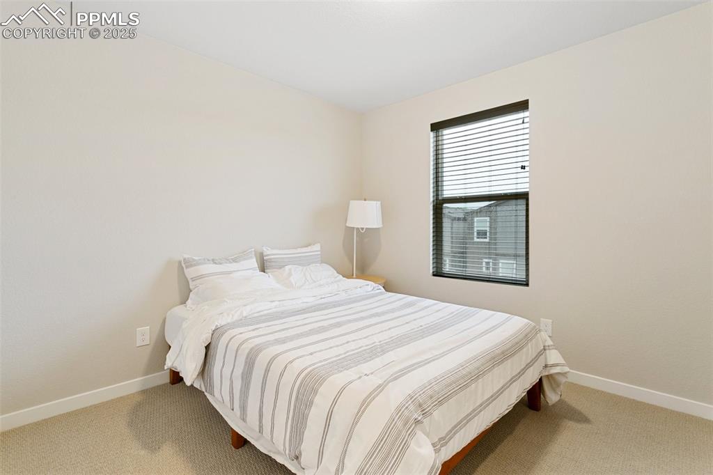 Image 22 of 27: Bedroom