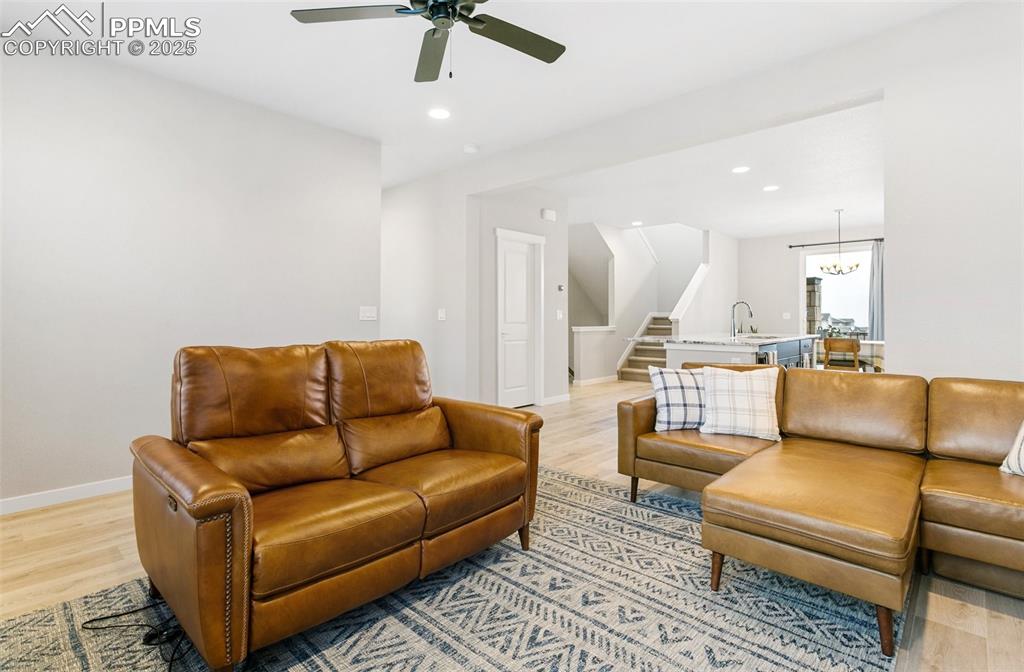 Image 5 of 27: Living Room