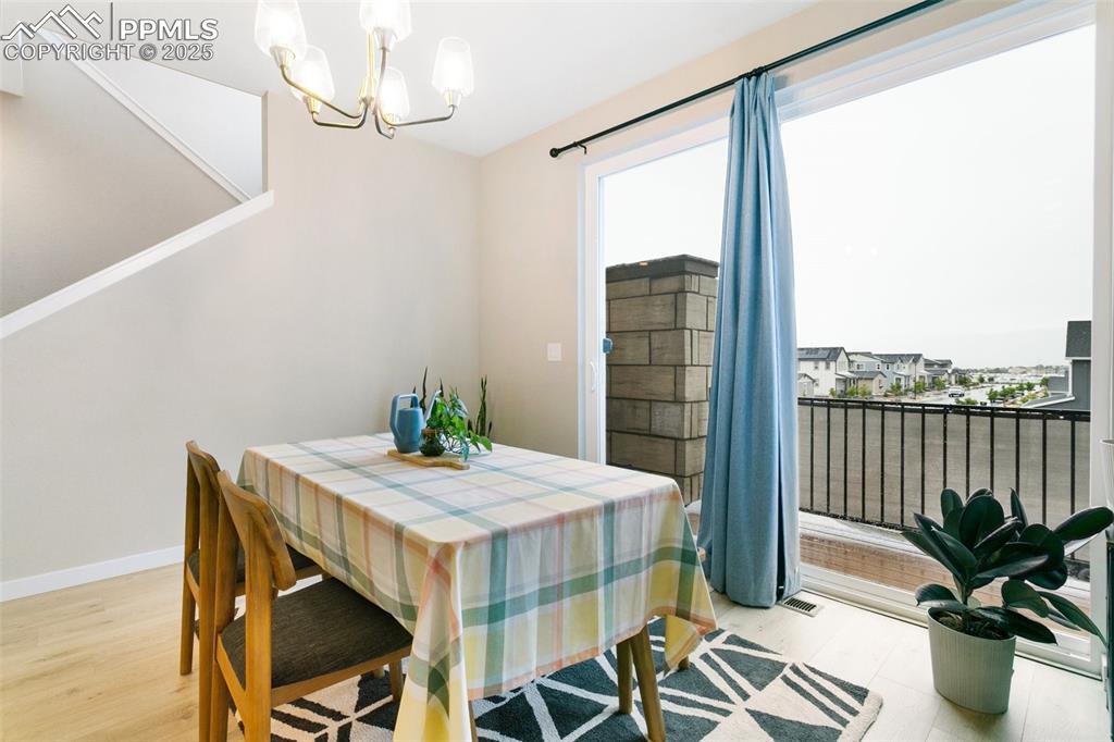 Image 7 of 27: Dining Area