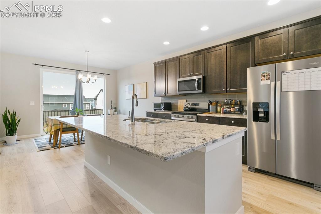 Image 9 of 27: Kitchen