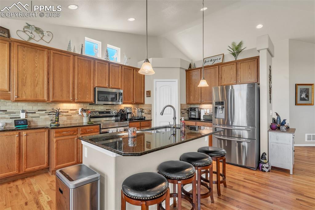 Image 17 of 50: Kitchen