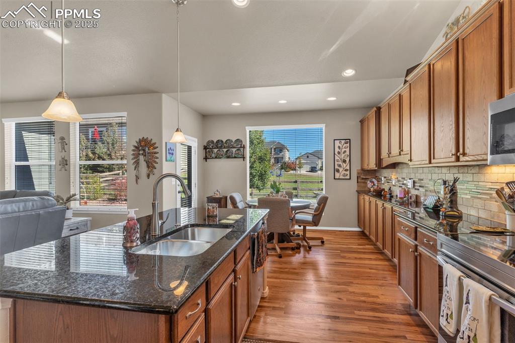 Image 20 of 50: Kitchen