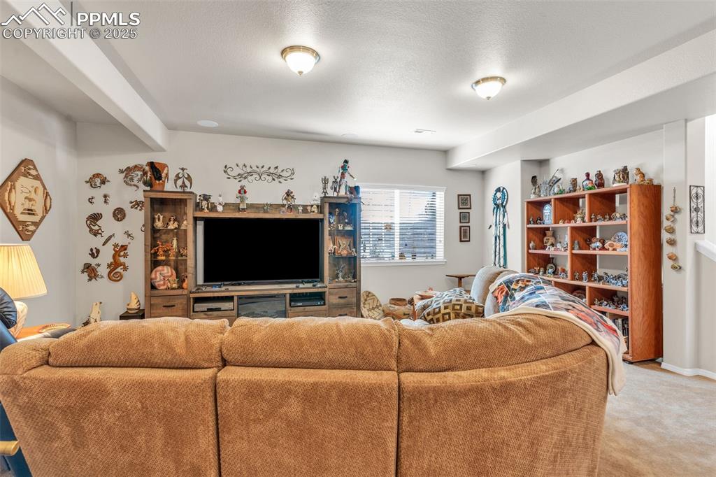 Image 35 of 50: Living Room