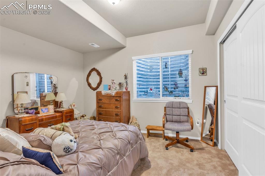 Image 38 of 50: Bedroom