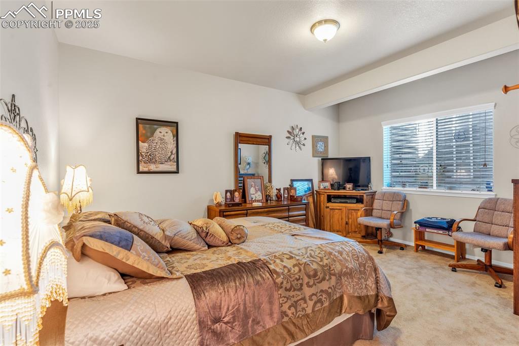 Image 40 of 50: Bedroom